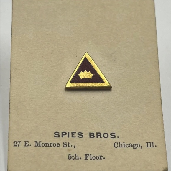 DELTA SIGMA PI Antique fraternity screw back pin With original card Spies Bros. - Picture 1 of 8